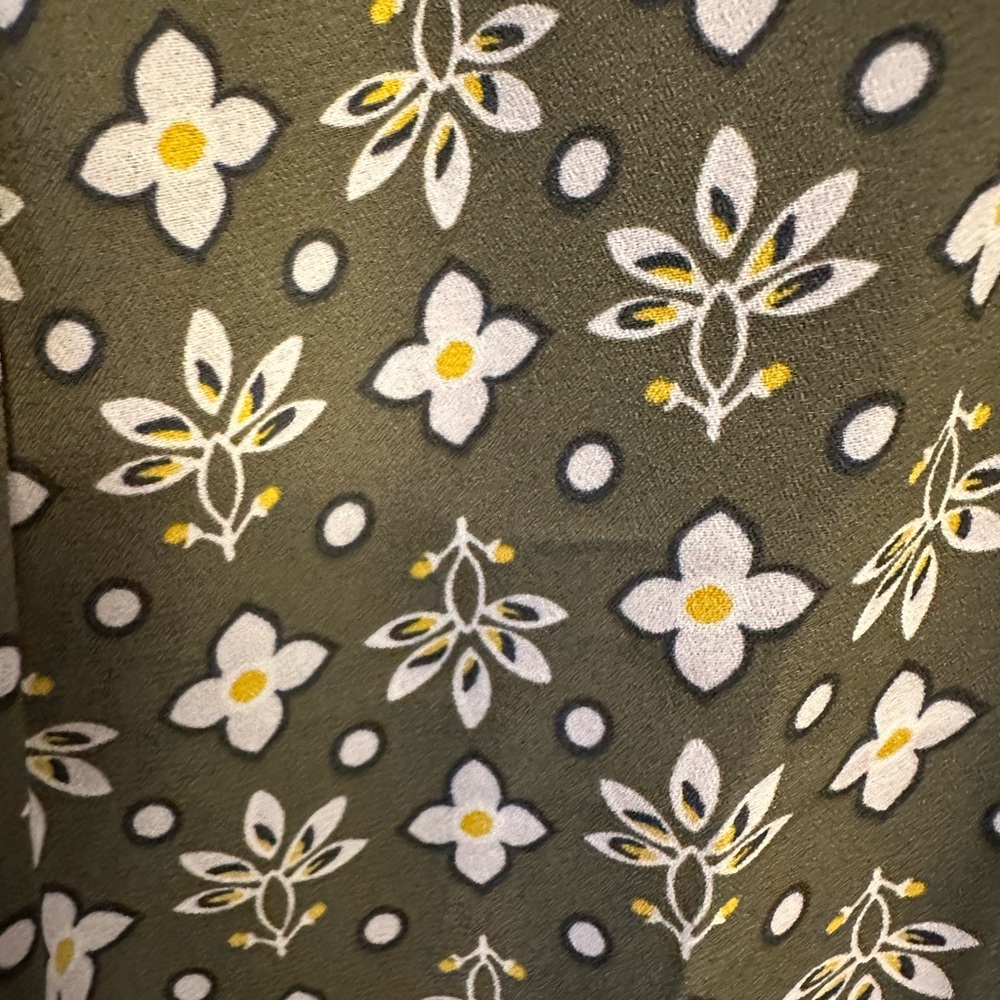 Women’s Loft Top, Size large petite - Picture 4 of 4